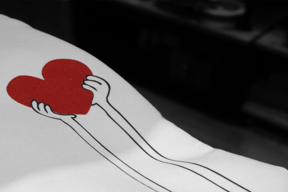 Portez un jolie cœur sur un t-shirt