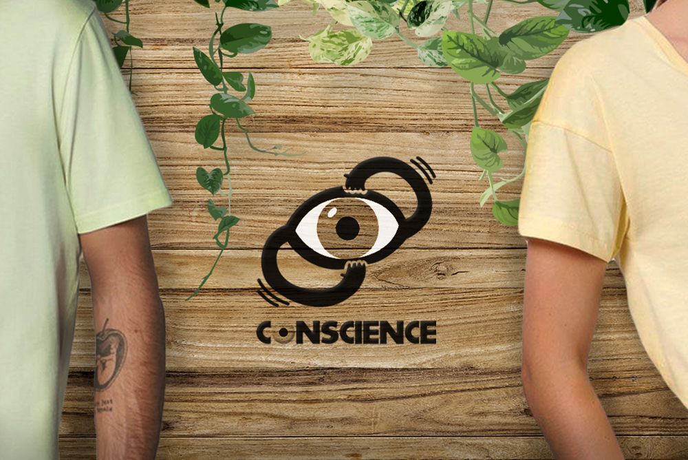 Logo Conscience  sur palissade en bois